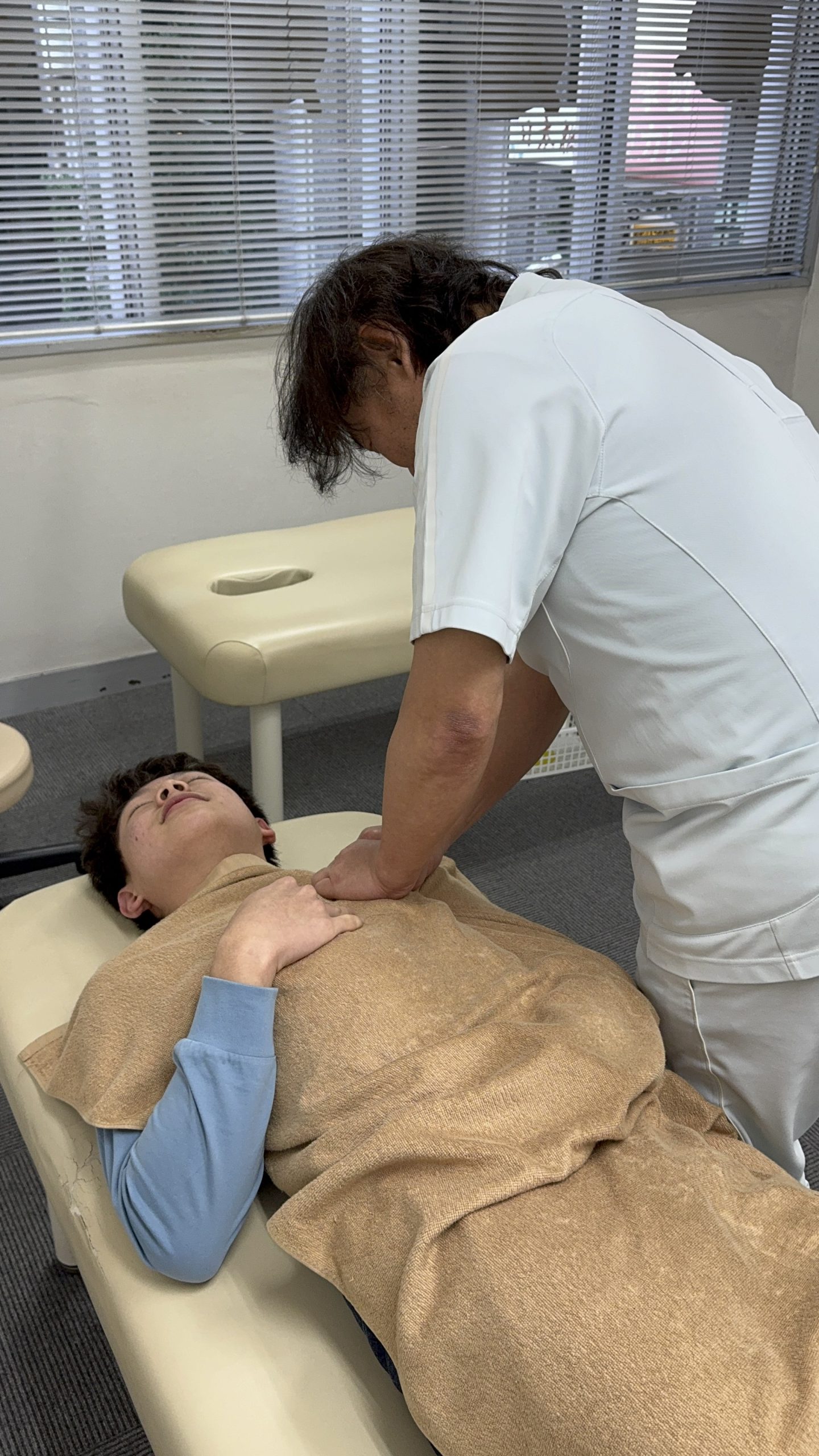 症状に合わせた施術の様子